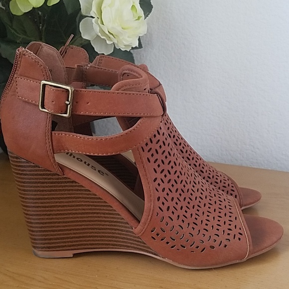 Dollhouse wedges - Picture 2 of 6